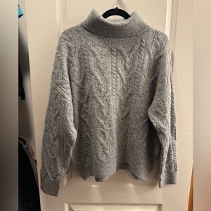 Cyrus Soft Gray Woman’s Large Cable Knit Sweater Grandmacore